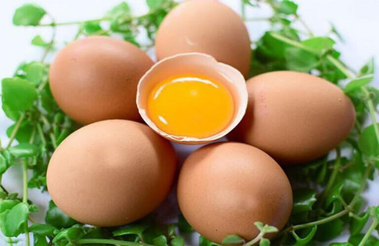 Trứng gà chứa nhiều dưỡng chất cần thiết cho sức khỏe, hỗ trợ cải thiện sinh lý tốt